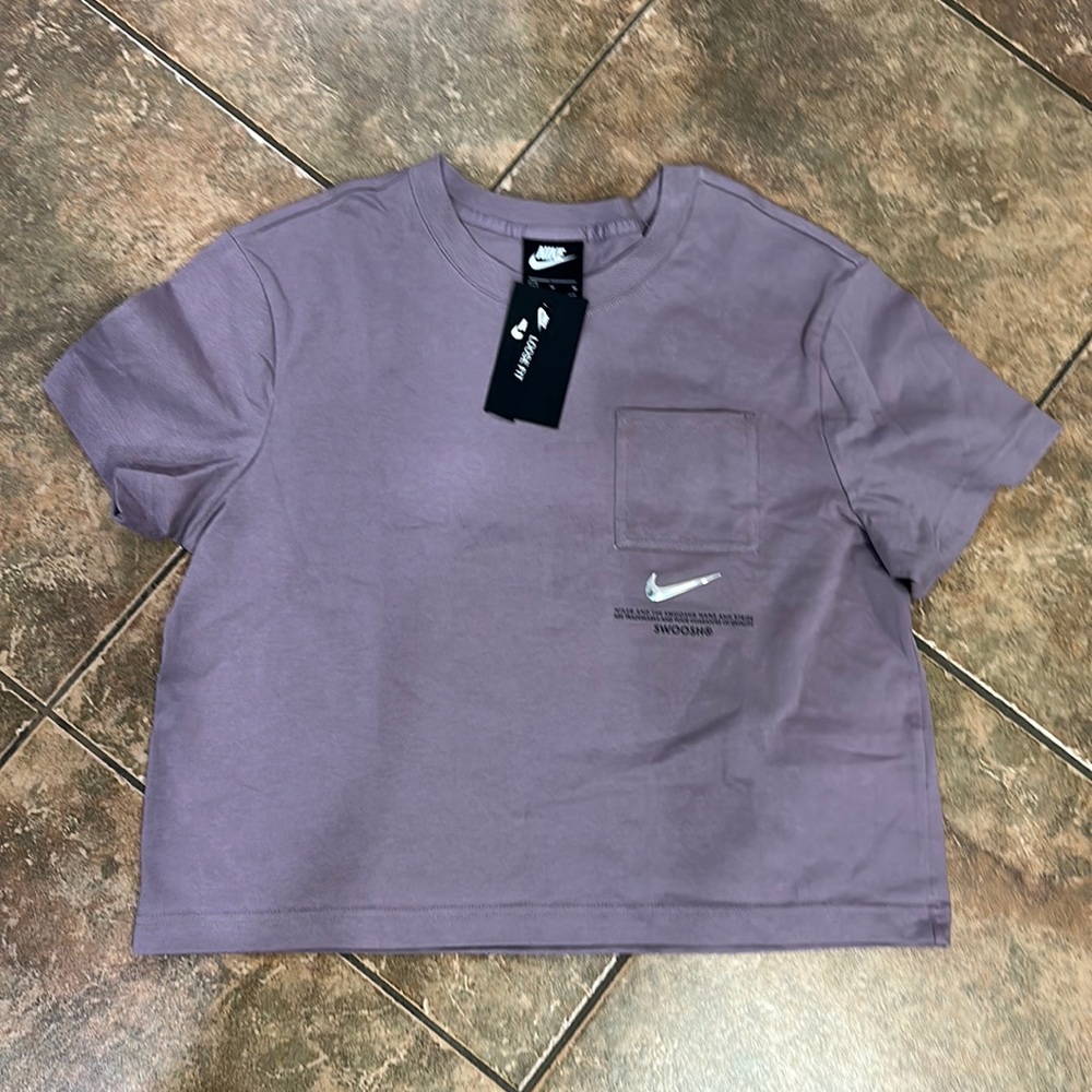 NWT women’s Nike cropped shirt